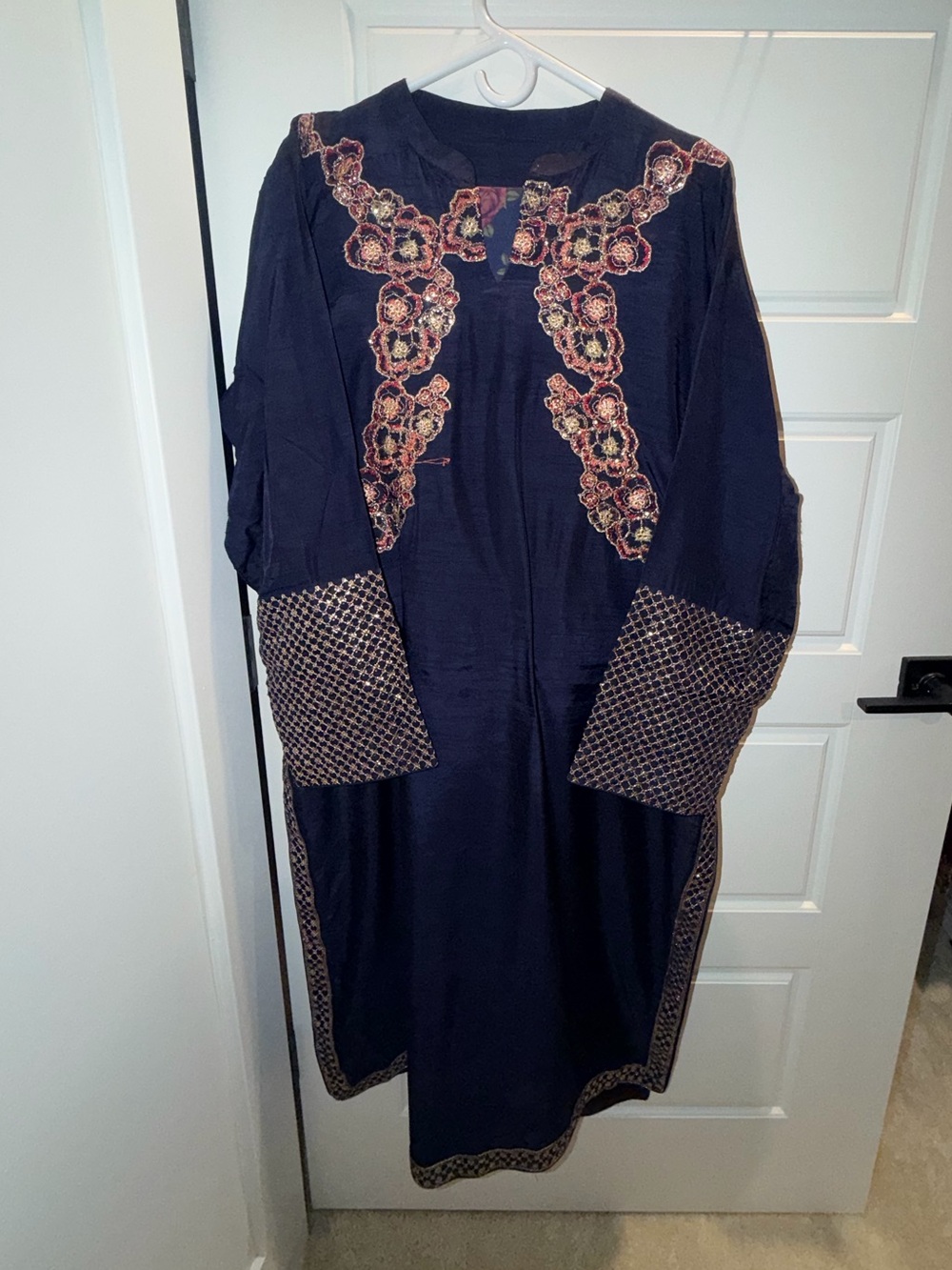 Iznik Fancy Velvet Pakistani Outfit